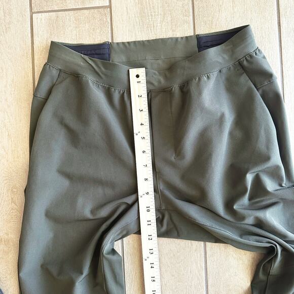 Lululemon Mens Switch Up Pants Medium Green Athleisure Athletic Outdoors Gym - Picture 8 of 9